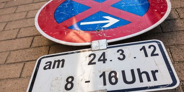 Mobiles Halteverbotsschild mit Zusatzschild für Datum und Uhrzeit – Halteverbotszone Görlitz